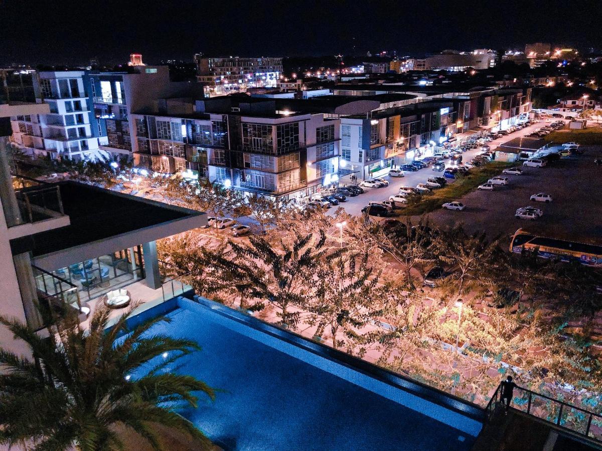 Cat City Mediterranean Theme City&Pool View Homestay 貓城地中海主題城市泳池風景民宿 Кучинг Екстериор снимка