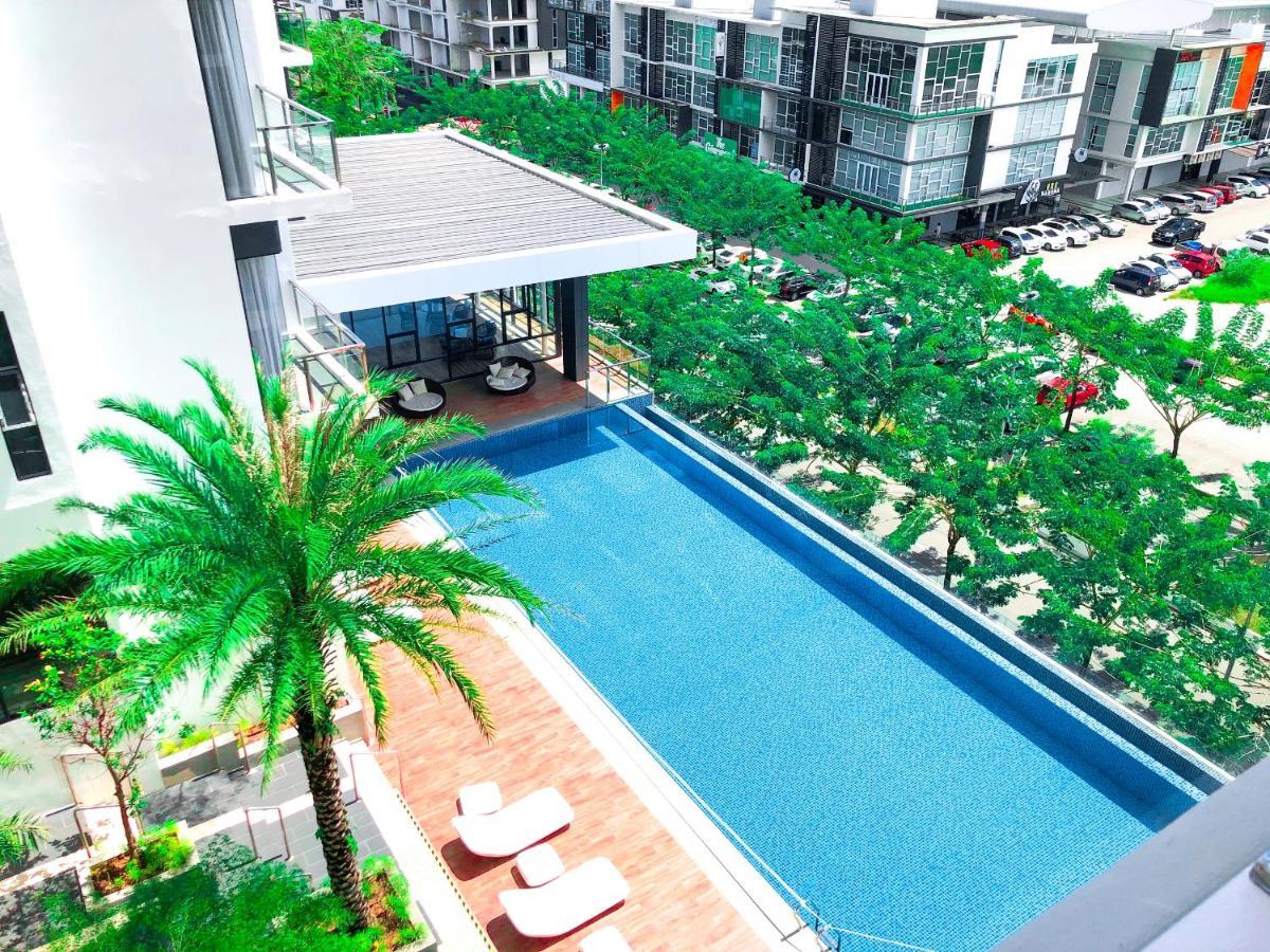 Cat City Mediterranean Theme City&Pool View Homestay 貓城地中海主題城市泳池風景民宿 Кучинг Екстериор снимка
